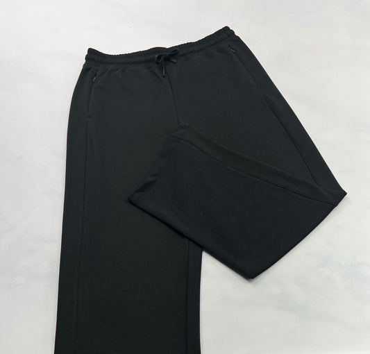 Pantalon : jog. jambe large tissu confo .Hyper doux confo zip aux poches .