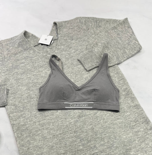 😍 Calvin Klein : Top gris en coton souple . Pad hyper léger . Tissu en coton stretch . M( SM femme ) et L( ML femme )