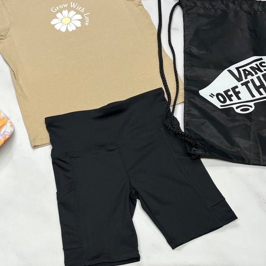 ☀️Cuissard : en tissu de sport stretch + 7 ans fille neuve . Poches sur les côtés .