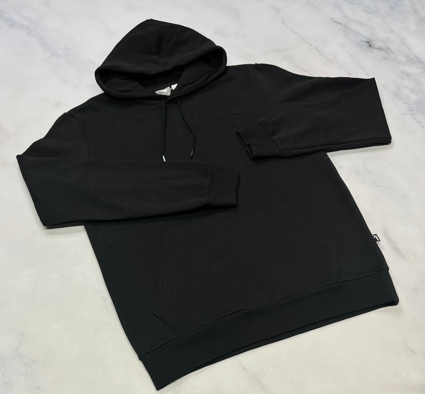 Cagoule PUMA : Logo bomber au devant ton sur ton voir photo . Fait 16-18 ans neuve . Confo .