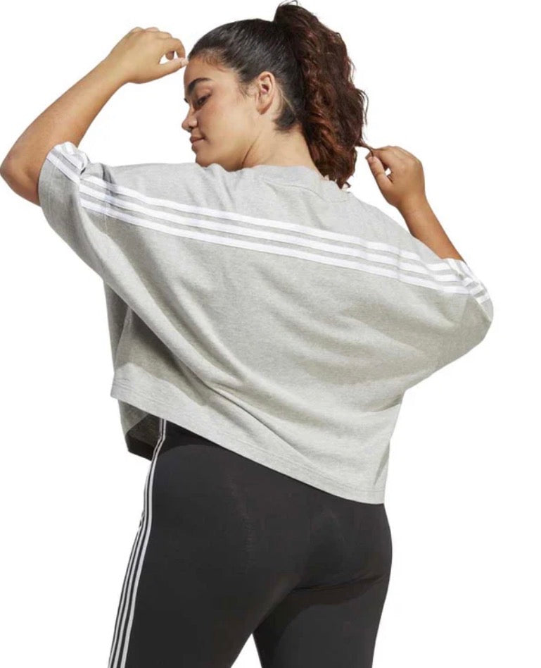 🩷 Manche courte : Adidas gris et blanc ! 1XL( xxl femme ) et 2XL neuf ! Coupe relax. Dos superbe !