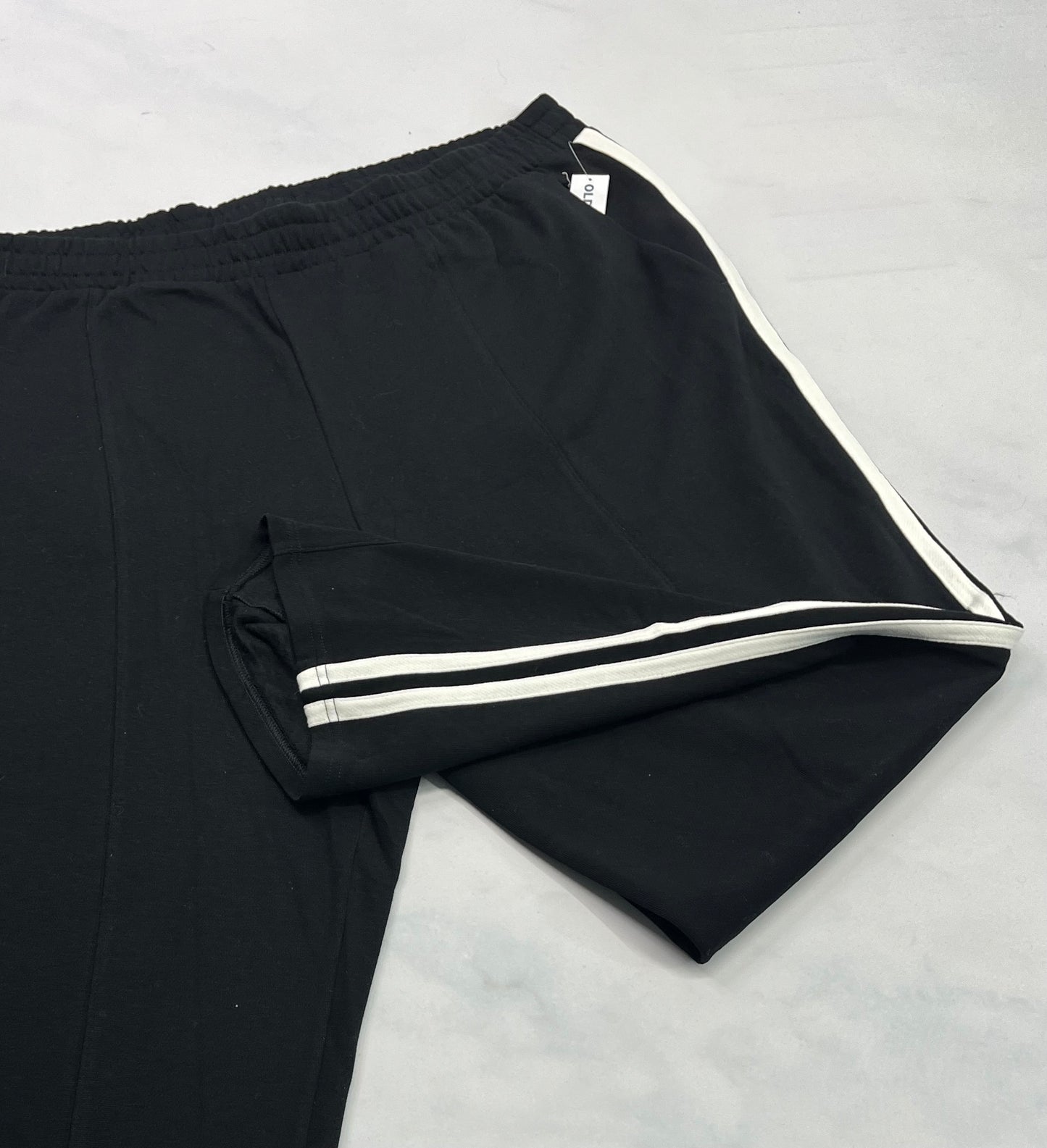 Jog: en ouaté noir ( jambe large tendance ) neuf ! XXL/ lousse ( fait 2X)