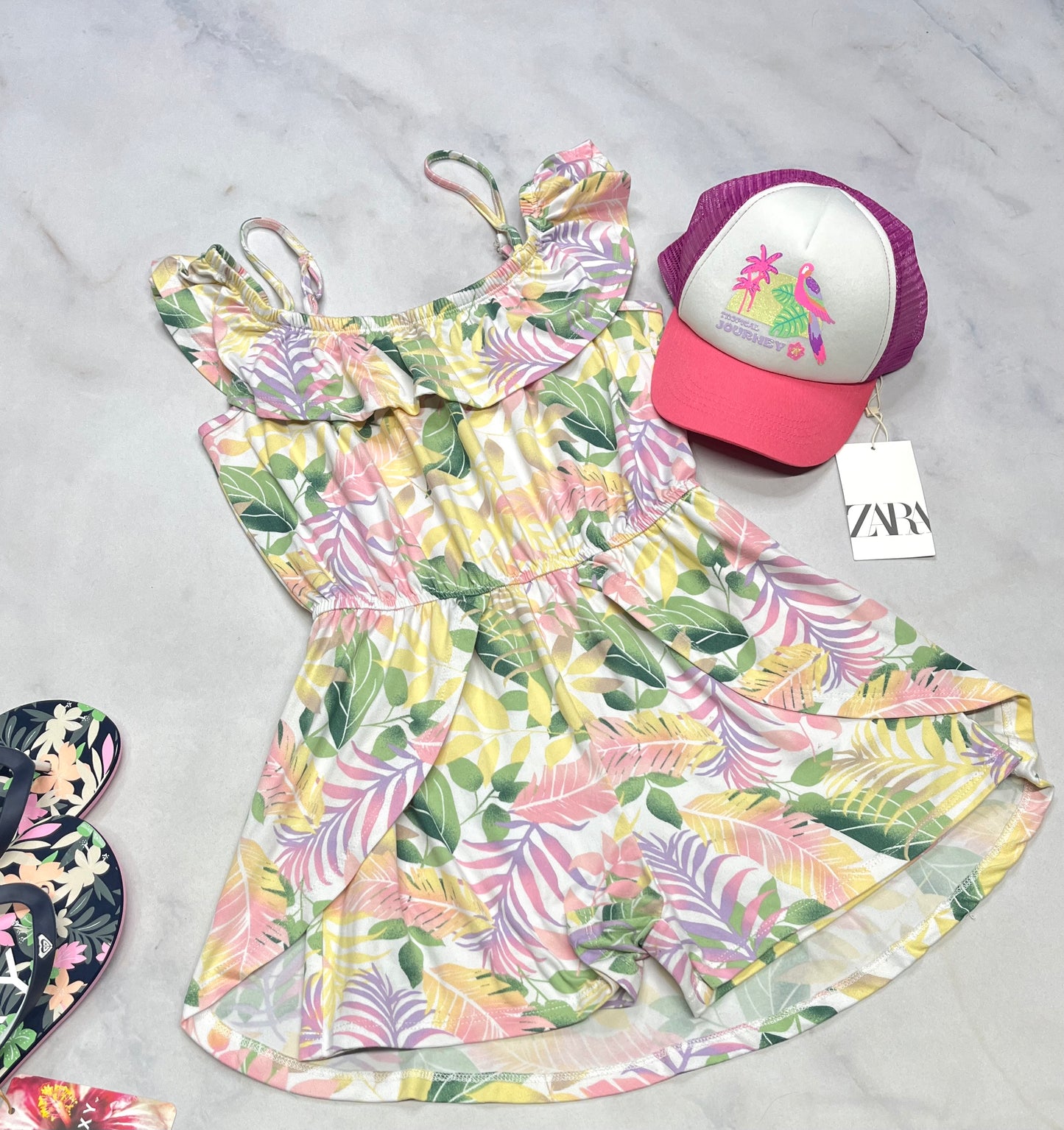 🌿 1 pièce : short soft stretch ( bretelles ajustable ) effet d’une robe au dos . 10-12 (10 ans confo ) comme neuf !