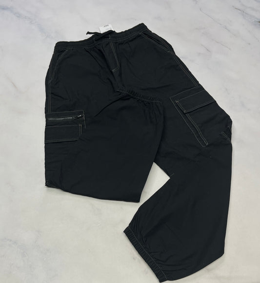 Pantalon cargo : noir neuf ! 14 et 16 ans coupe relax . Taille et bas élastique  .