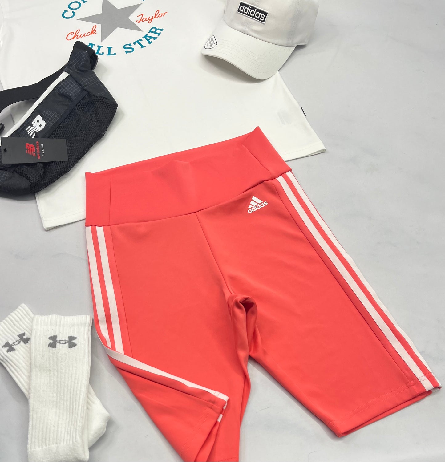 🤩 Cuissard : Adidas corail en tissu de sport stretch . Taille haute . Small femme fait grand ( peu faire petit Médium) 6-7 ans femme . Neuf !!