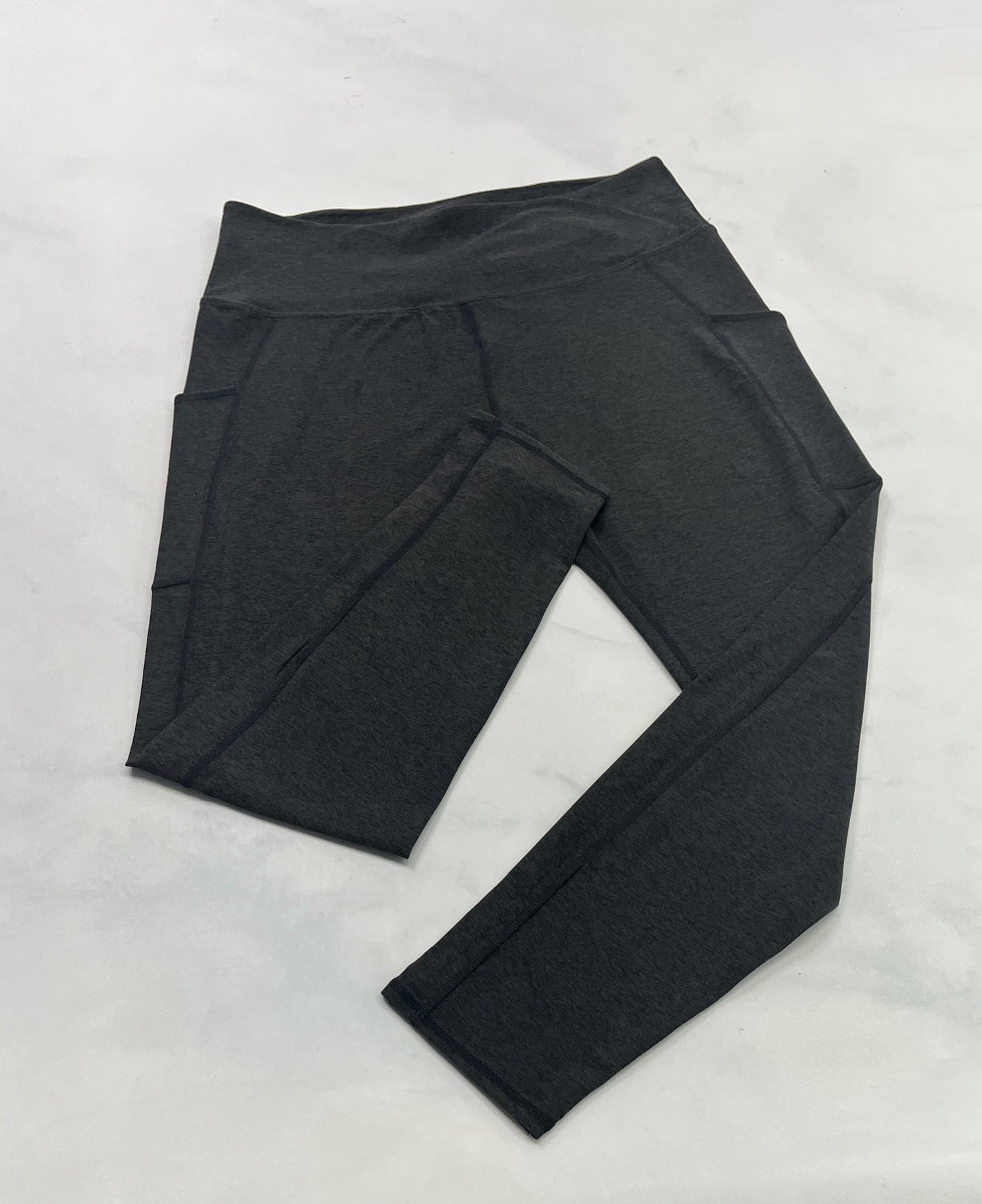 Skinny Sport charcoal : + L-Xl femme ( 12-14 ans ). Poches sur les côtés . Longueur 7/8 ieme ou long si tu es petite.