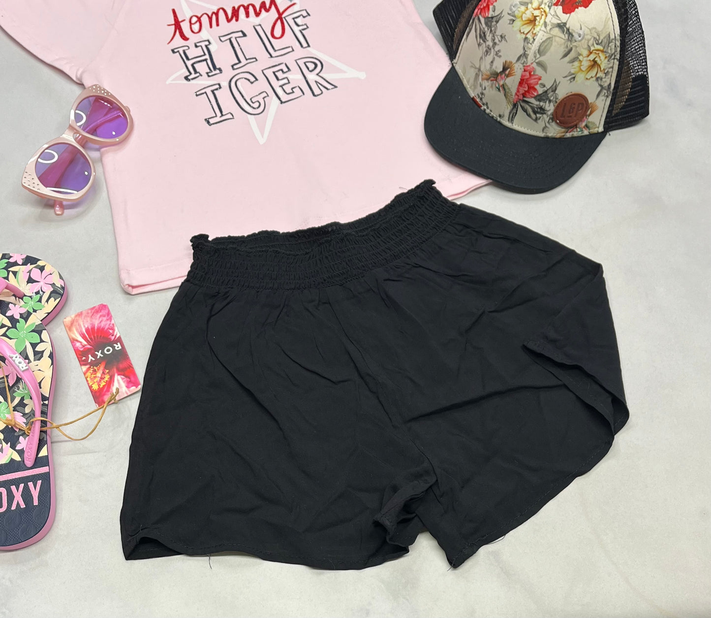🌸 Short noir : taille haute et elastique. Tissu hyper léger fait 6x fille neuve .