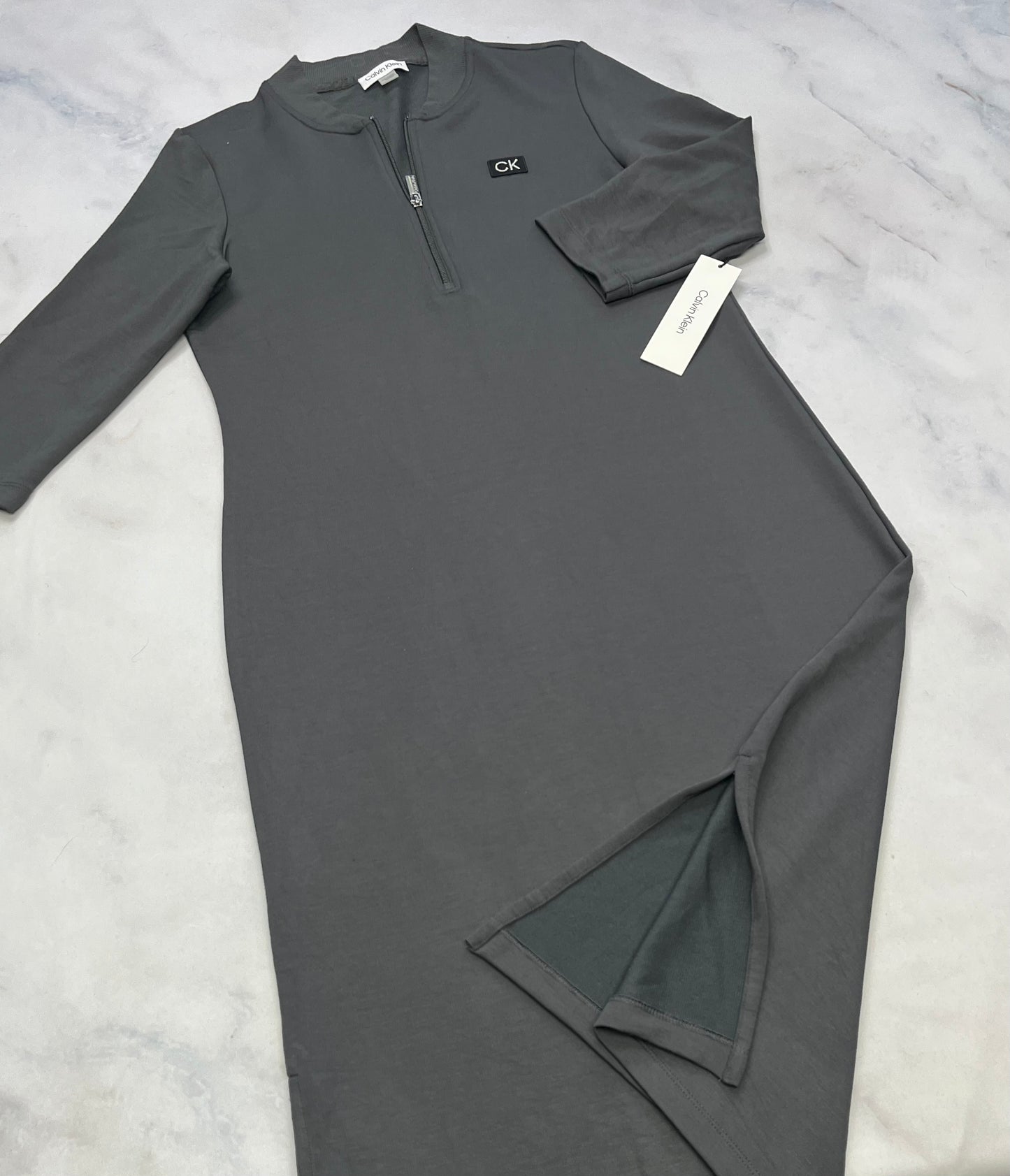 Calvin Klein : Robe longue hyper confo stretch . Manche 3quart / fendu au bas . Neuve . M/ femme confo .