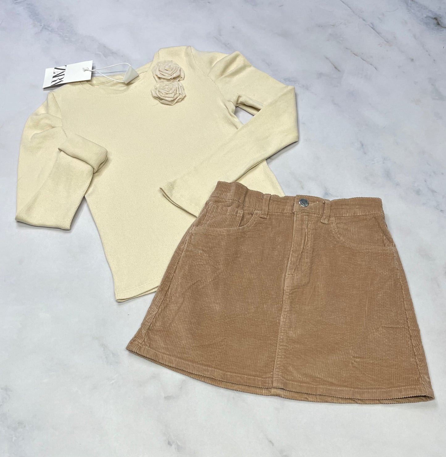 DUO neuf ! Tricot rib/ Zara + 8 ans +jupe en corduroy mou 7-8 ans .
