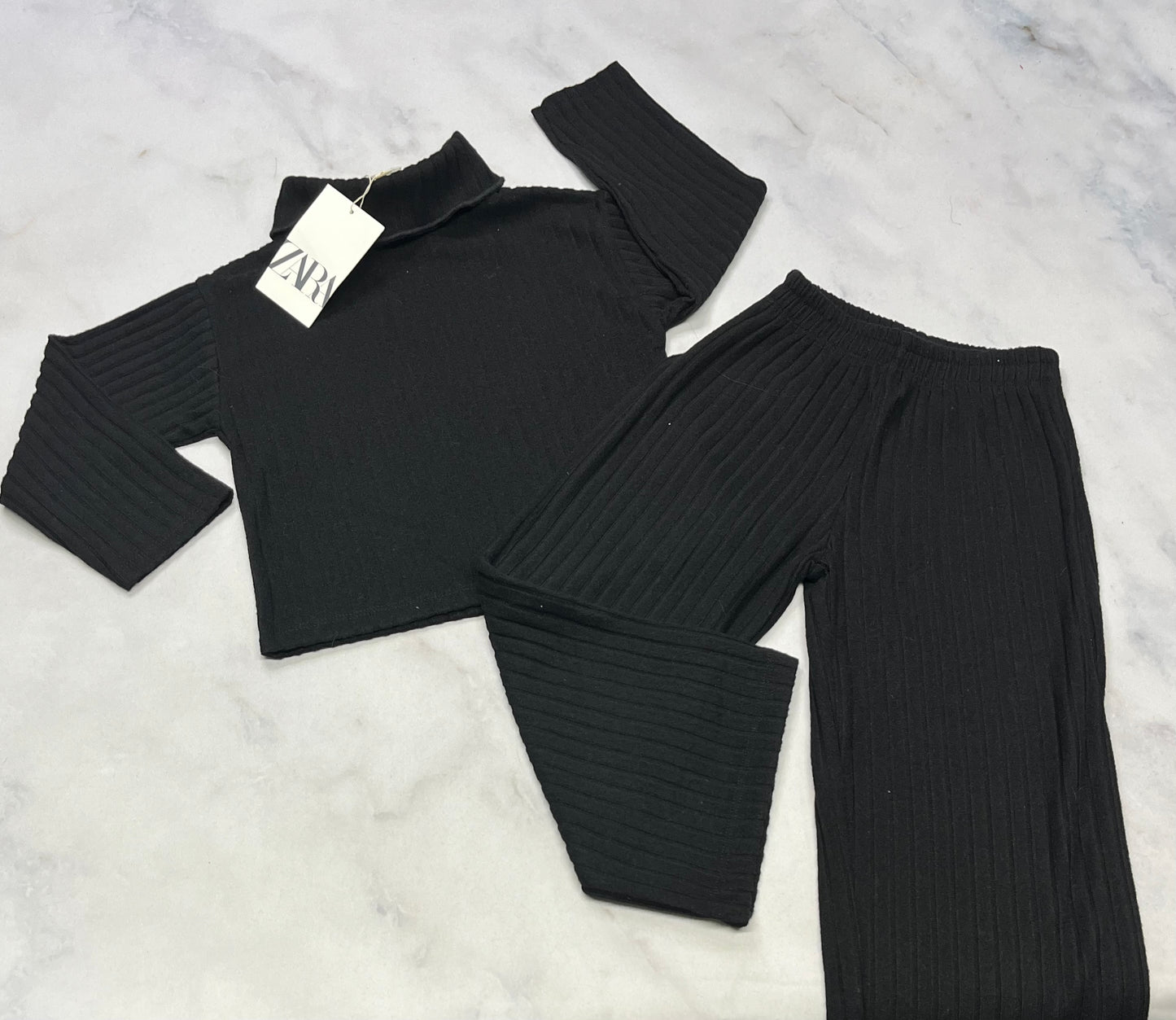 ZARA duo : ensemble neuf 4-5 ans tissu hyper doux coupe tendance mou confo .