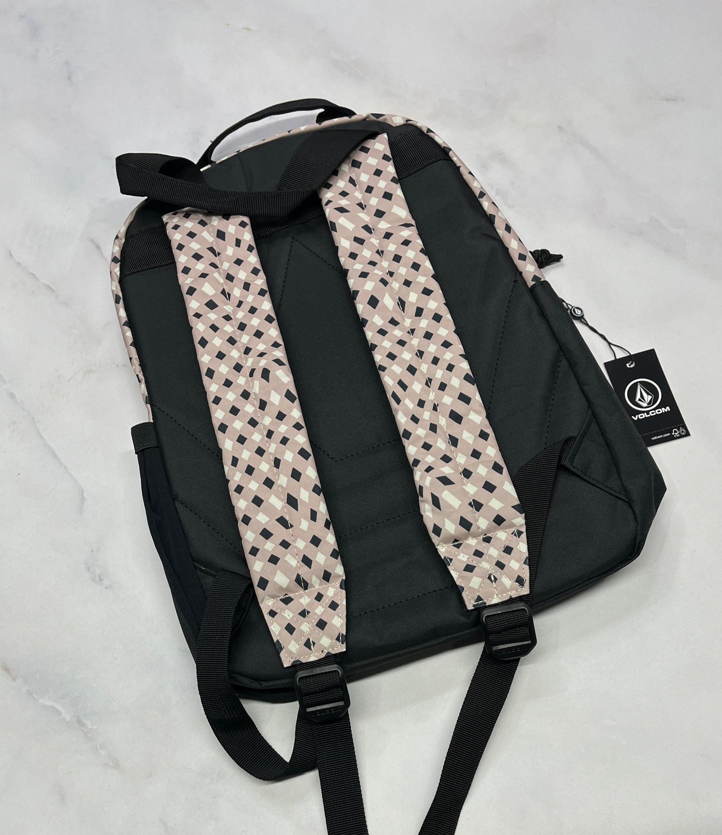 💕 Sac d’école : Volcom . Grosseur idéal pour enfant débutant l’école et premier cycle . Neuf !!
