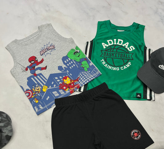 🌴 Duo : Camisole Adidas verte/ sport 2 ans look relax comme neuve + camisole super-héros 2 ans look confo neuve .