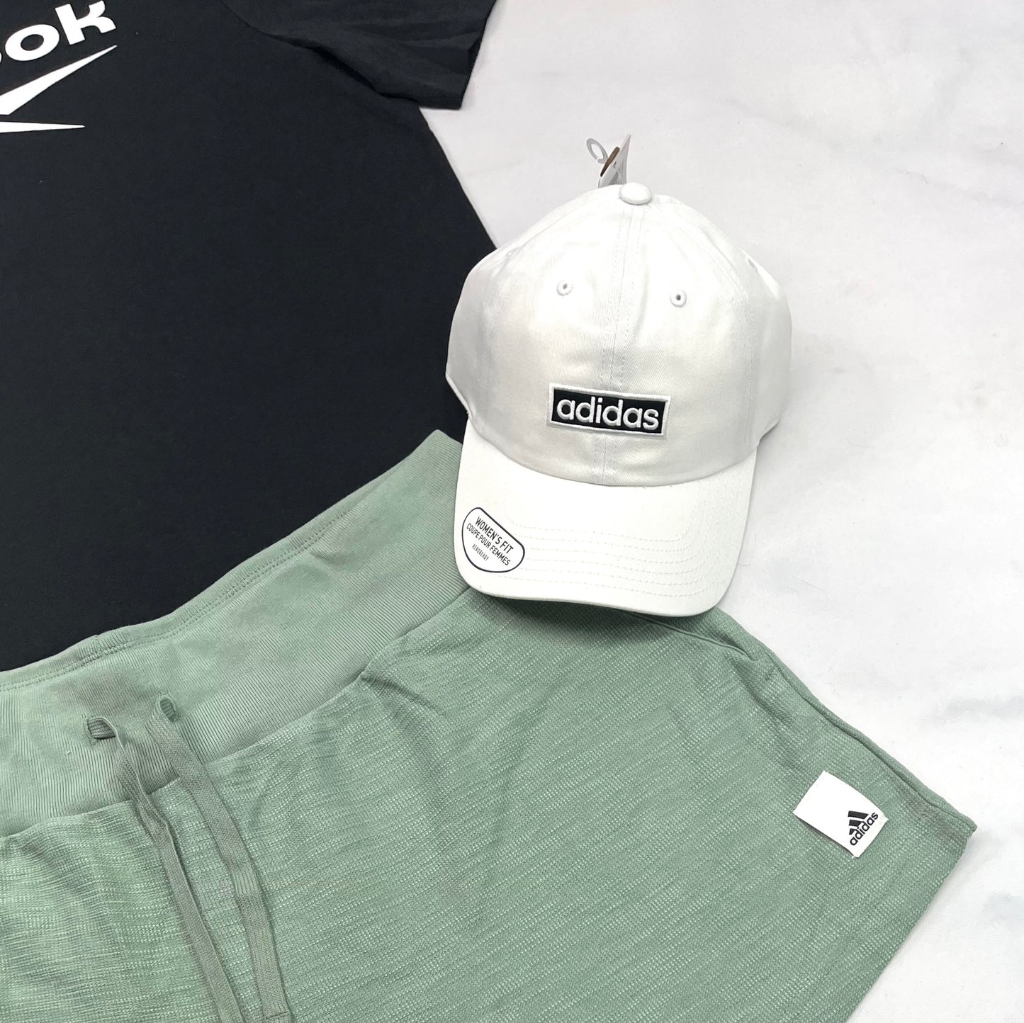 🌴 Casquette : Adidas blanche et noir O/S femme ajustable .
