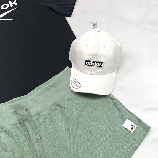 🌴 Casquette : Adidas blanche et noir O/S femme ajustable .