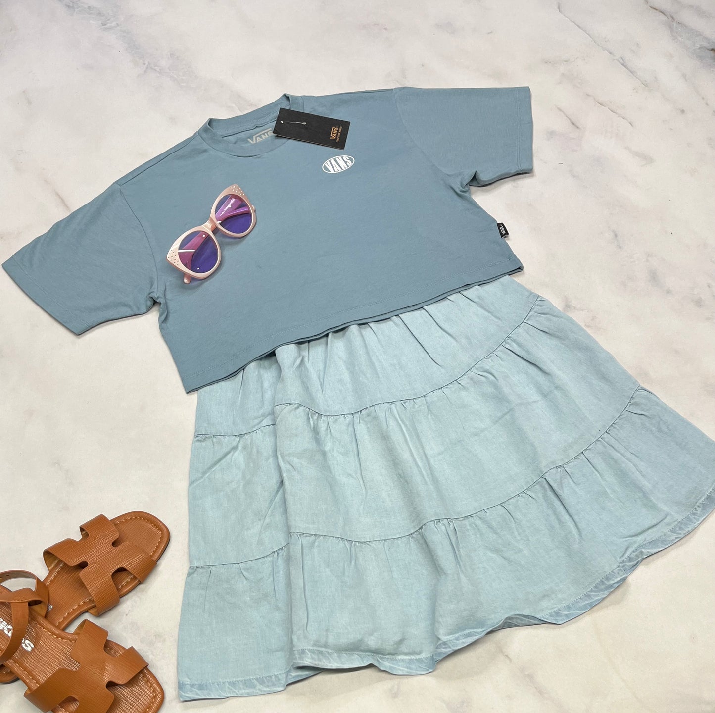 🌿 SOLDE , Manche courte : VANS 7-8 ans coupe ample neuf mais 2 mini ombrages ultraaa flou .