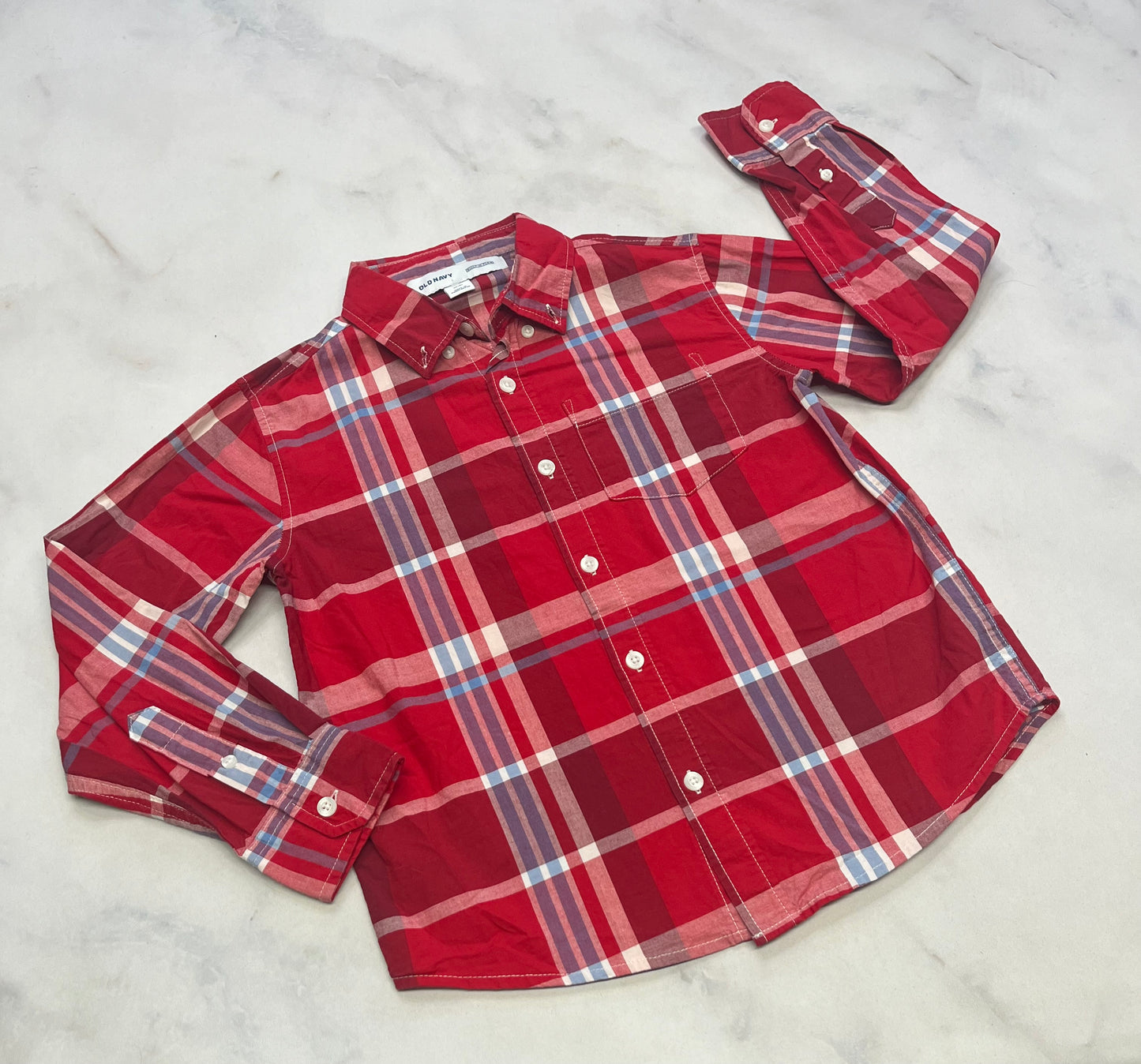 Chemise : fait 7 ans comme neuve .