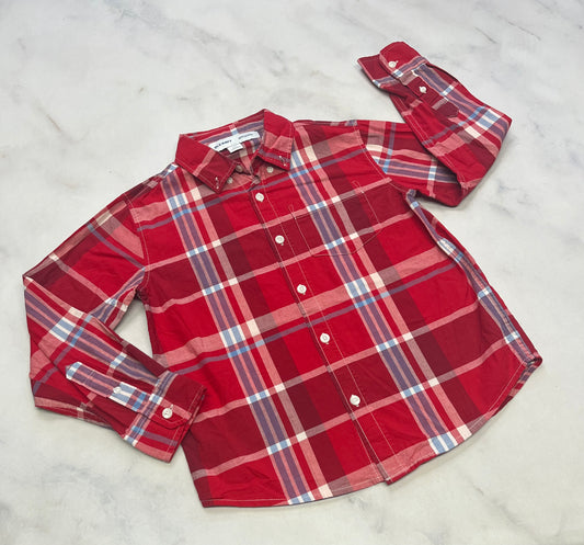 Chemise : fait 7 ans comme neuve .