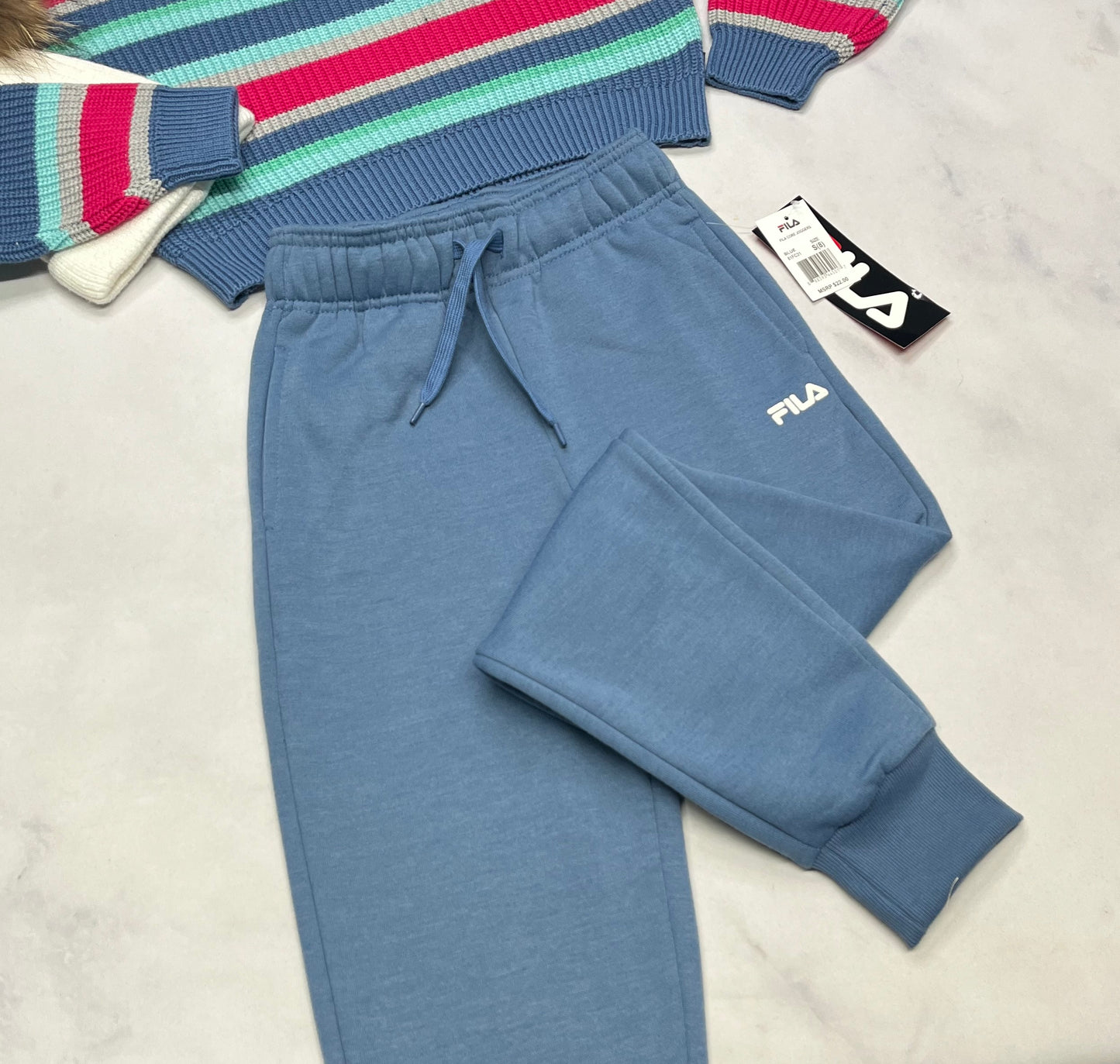 ❄️ Fila : Jogger en ouaté doux à l’intérieur. Taille haute 8 ans fille neuf !