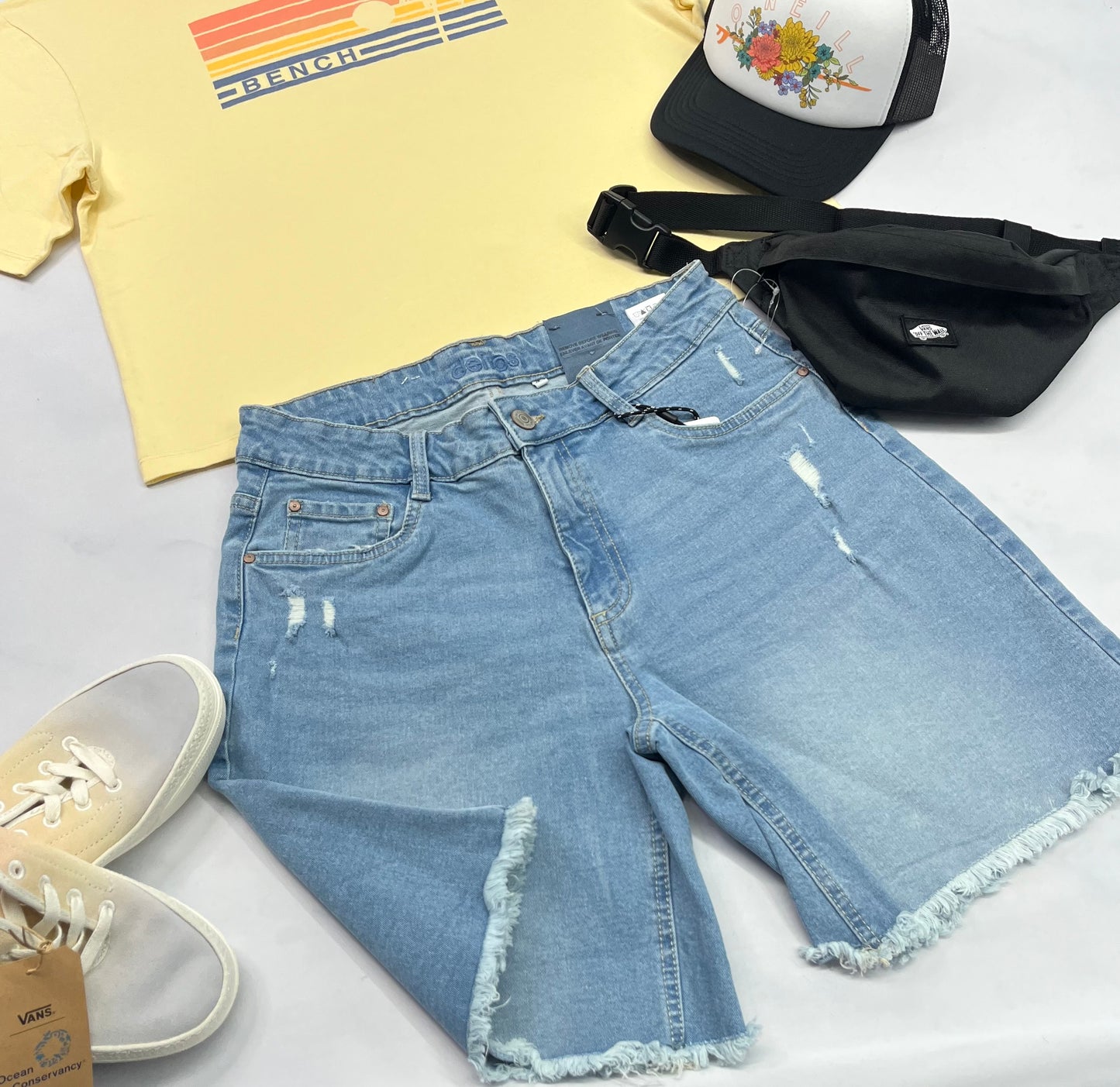 ☀️Bermuda : jeans stretch Defrost Gr : Medium 28/ fait 6 ans femme neuve .