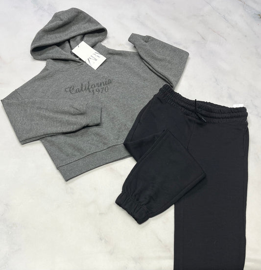 Duo neuf! Cagoule ZARA neuve fait 5 ans coupe confo + Jog noir uni 5 ans neuf!