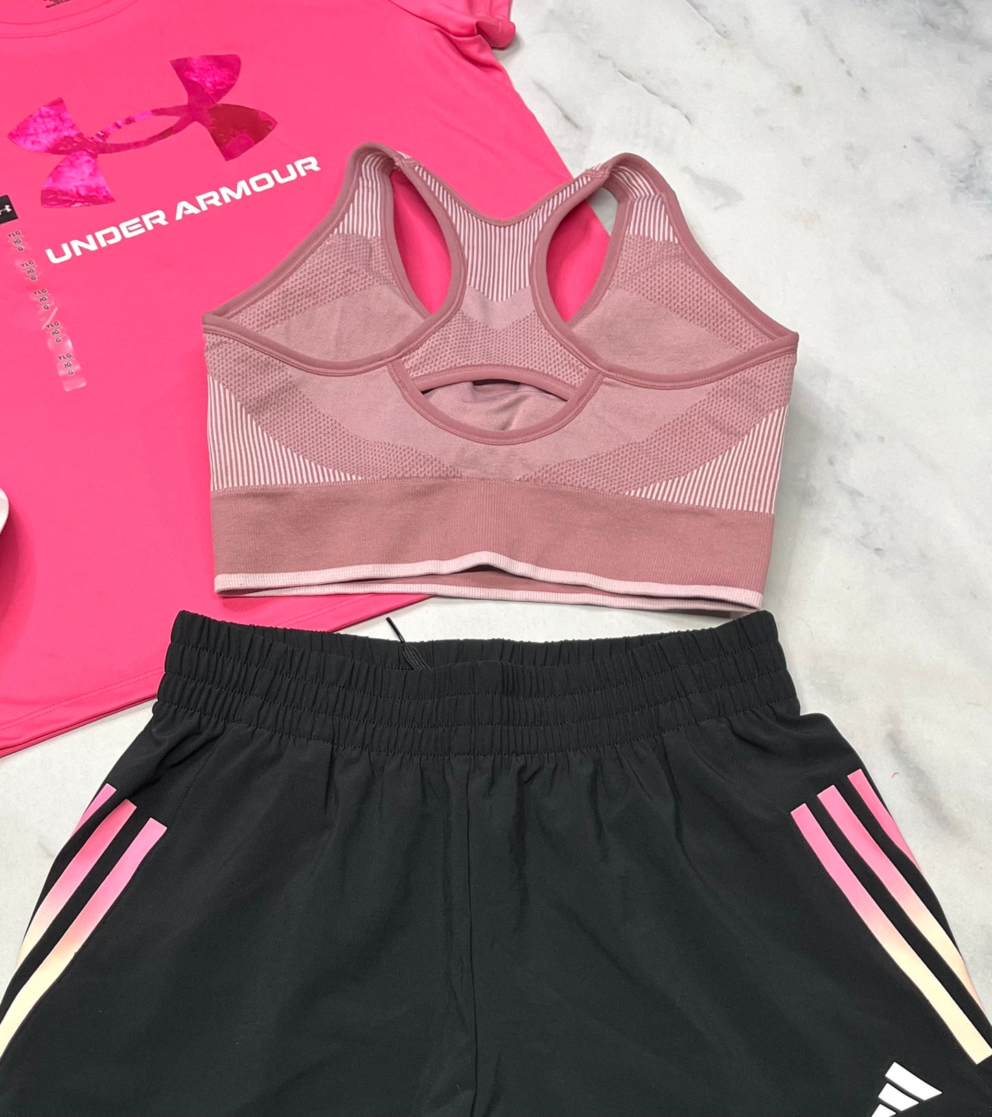 🌸 Top sport : PUMA fait 13-14 ans fille ( pad amovible) neuf !