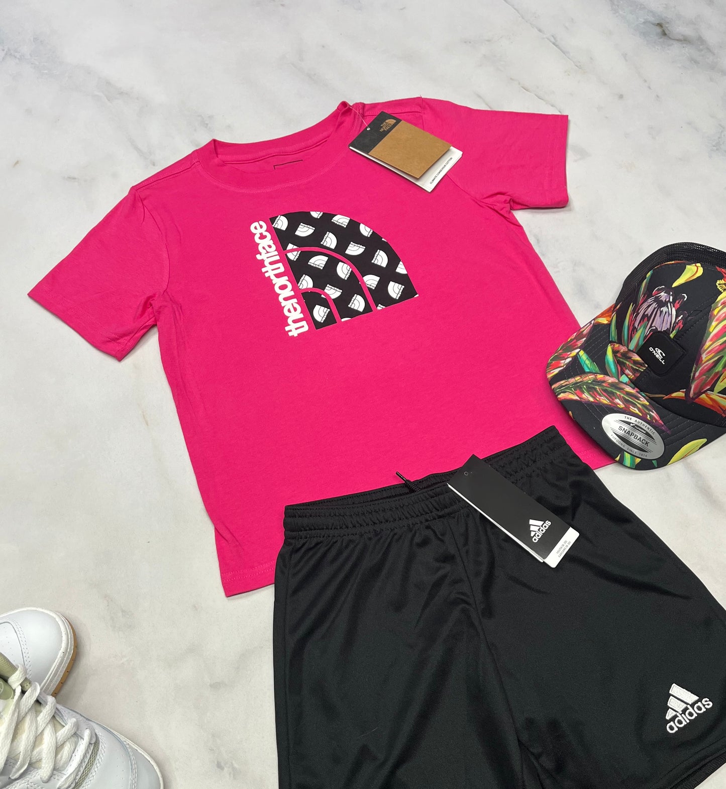 🌷 North Face : Manche courte rose fait 8 ans fille ( ou 7-8 ans relax fit ) neuf !