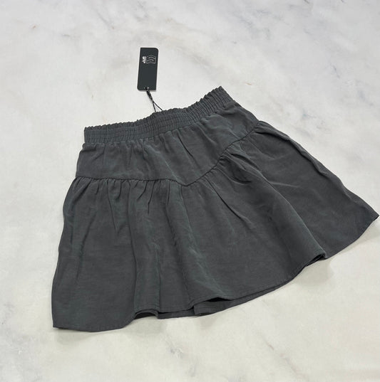 Jupe : grise Surface neuve ! Fait 8 ans .
