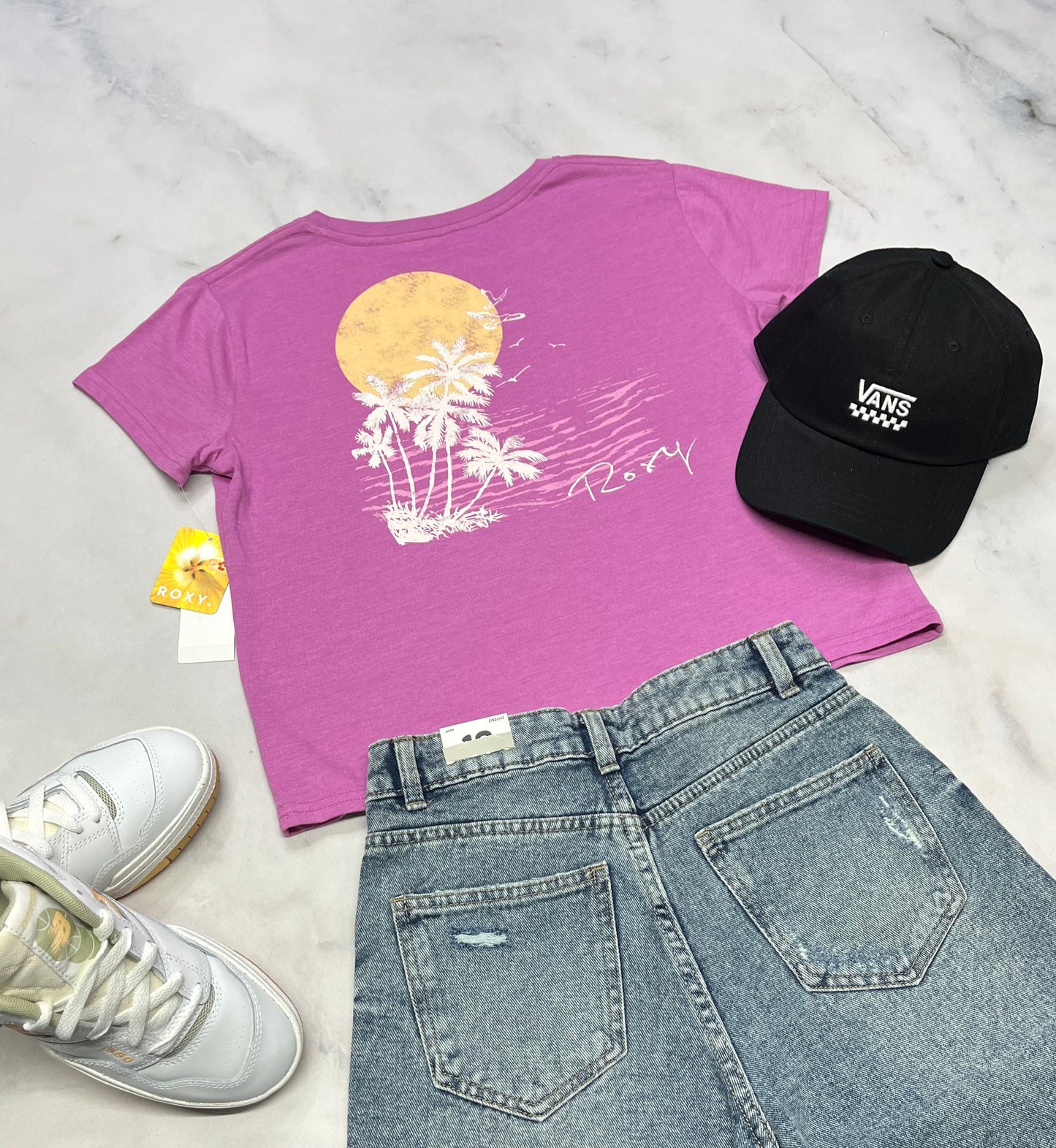 😍ROXY : manche courte fait 12 ans fille coupe tendance neuf ! Beau logo au dos .