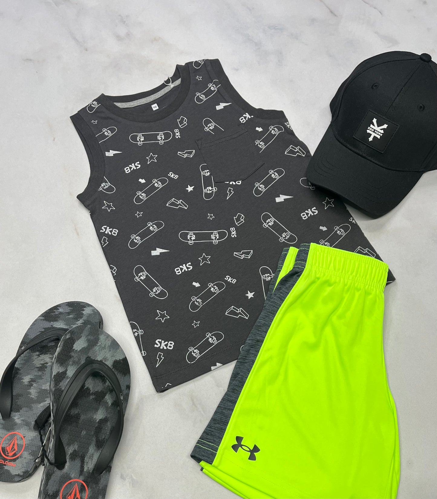 🌴 Cami : skate charcoal Tag 4 ans garçon neuve !