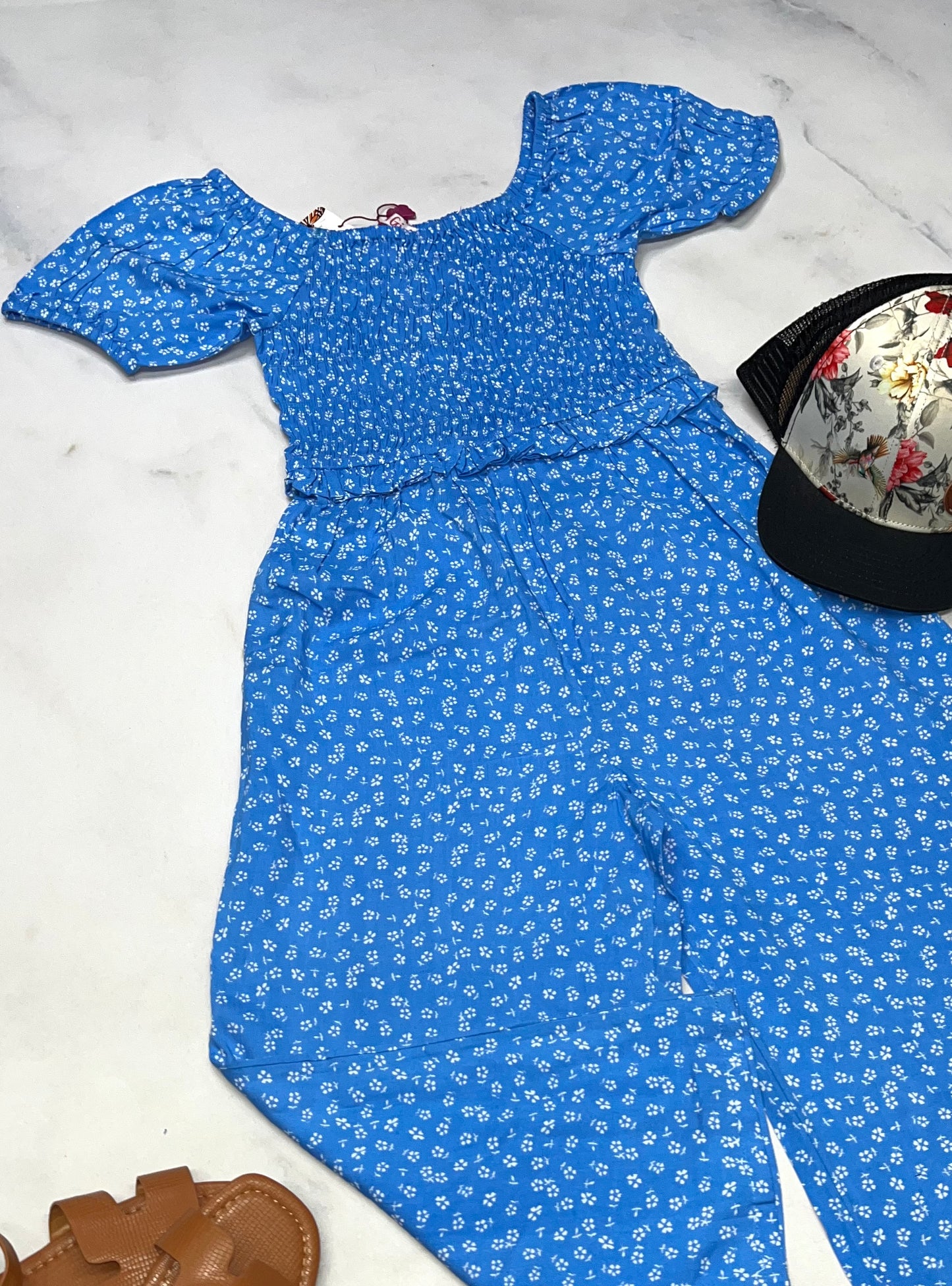 😍 1 pièce jambe large : look écourté neuf . Le haut est en nid d’abeille stretch . 8 ans fille dispo .