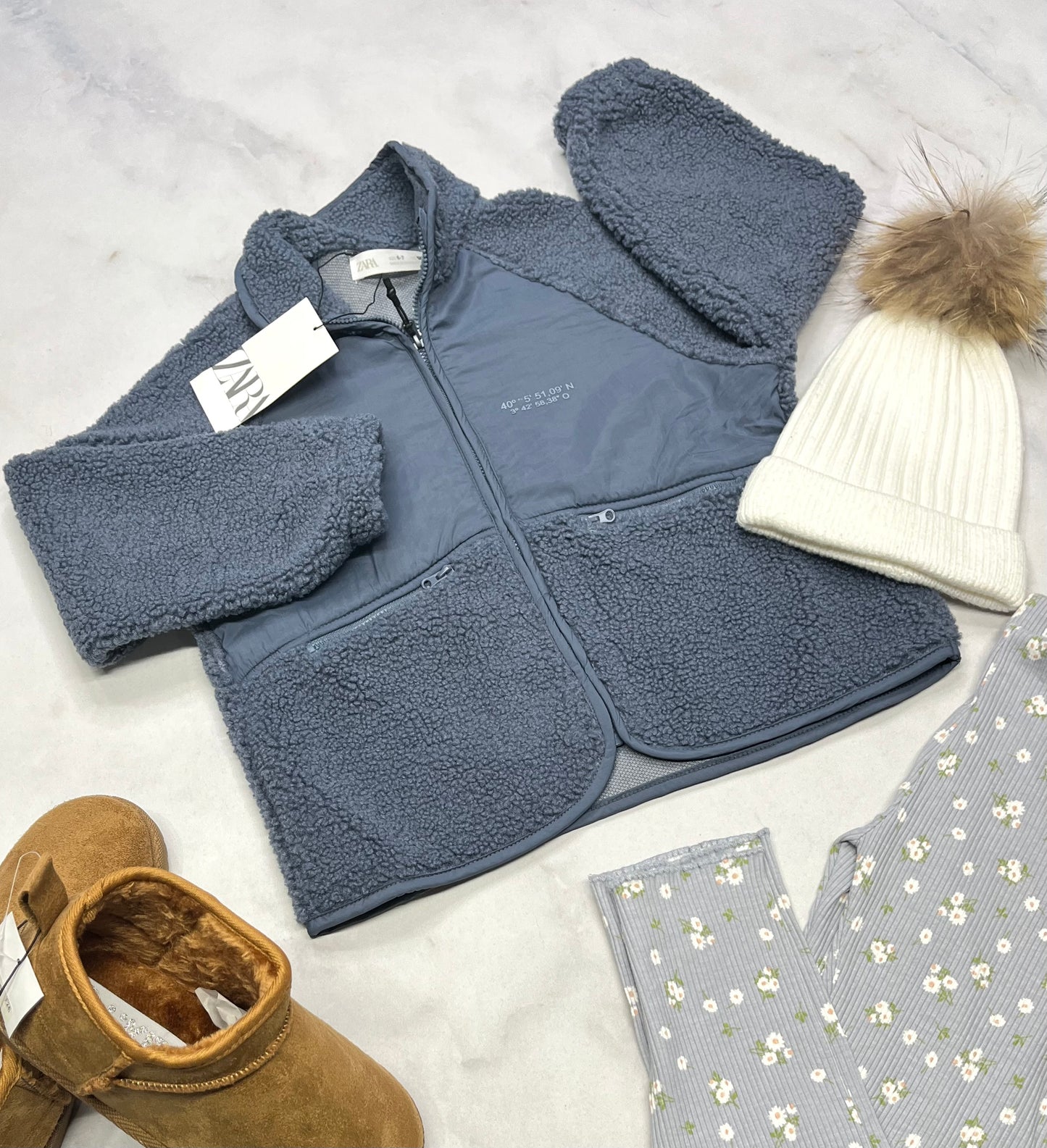 🦋ZARA: Veste zip en polar neuve ! Fait 5 ans fille look Over size  .