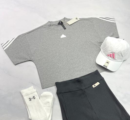☀️ Adidas : Manche courte gris Small femme coupe relax neuf ! Mi hanche .