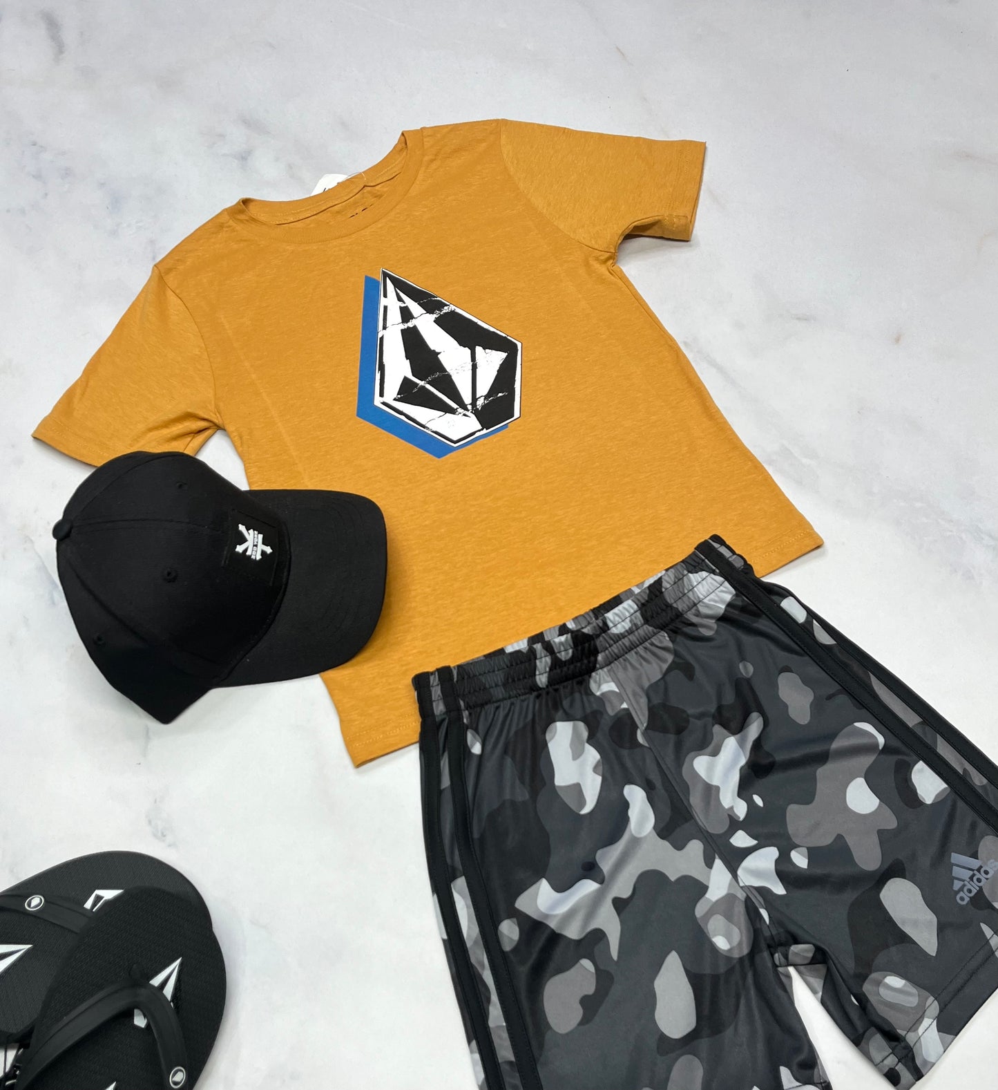 🛹 Solde T-Shirt : Volcom 4 ans neuf mais ombrage d’impression .