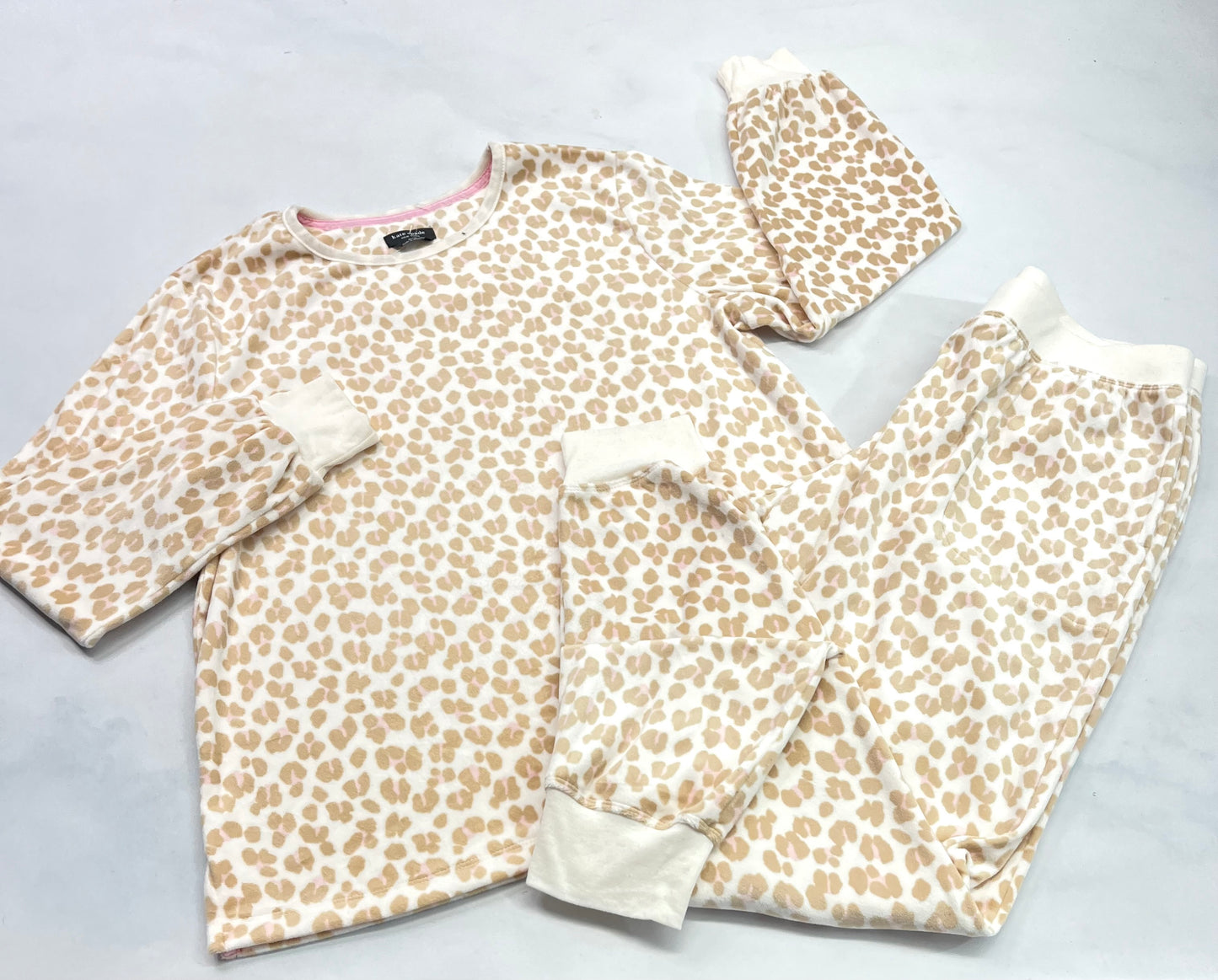 Pyjama : 2 pièces long . Hyper doux et stretch dans tout les sens . Neuf ! M/ femme .