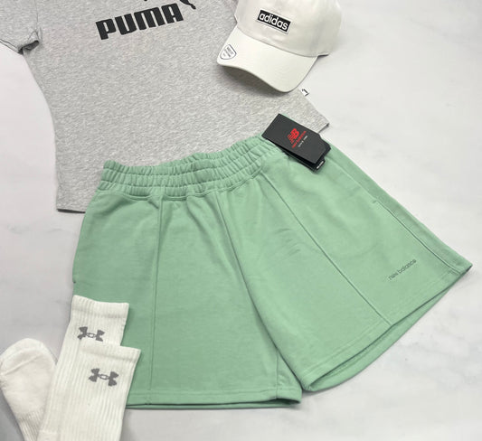 🌿 Short : New Balance taille haute en ouaté . Vert incroyable neuf ! Small femme .