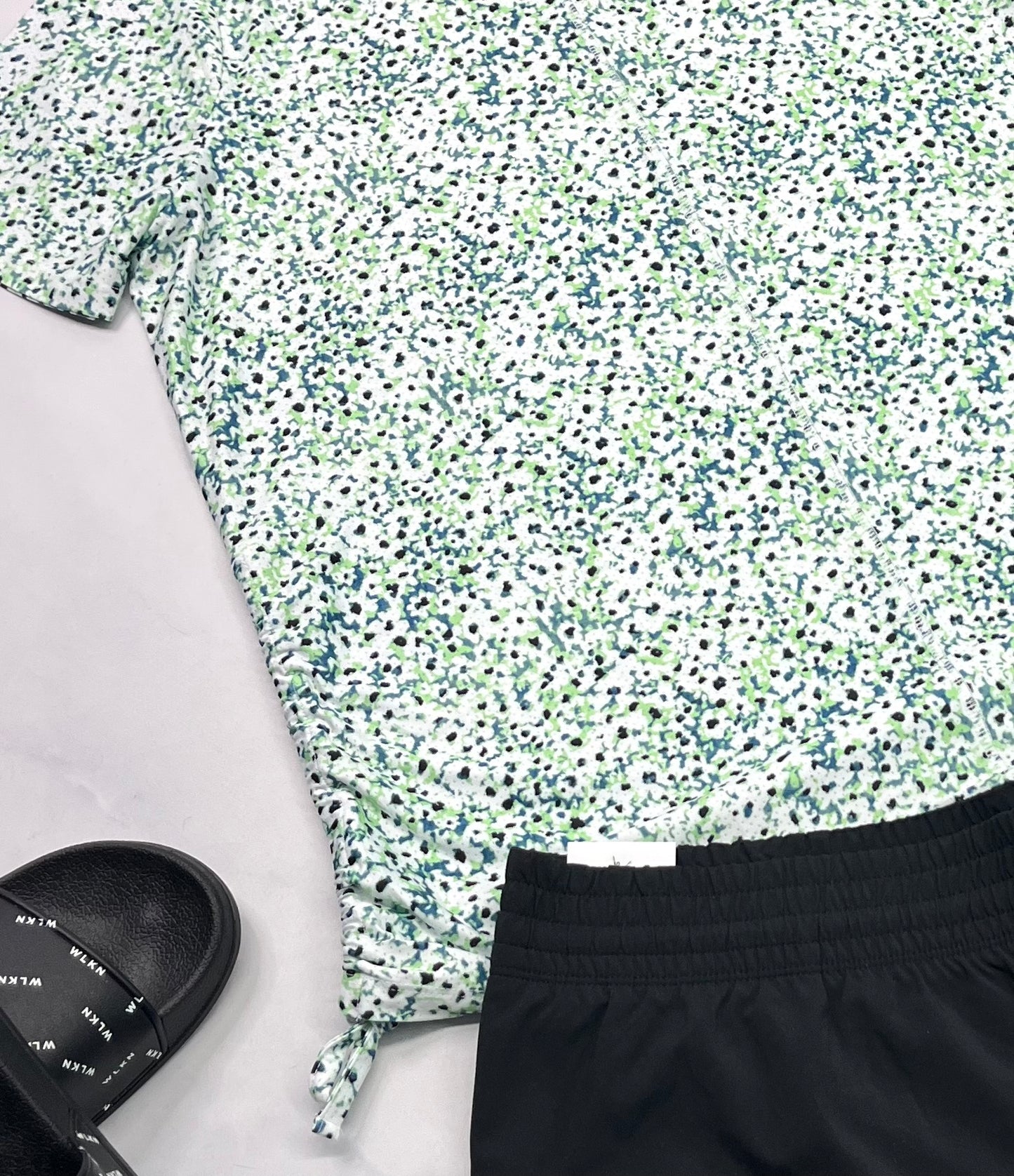 🌿 Manche courte : Active zone en tissu de sport stretch . Avec cordon au bas de chaque côtés pour faire plissé ou raccourcir . XL/ femme neuf !