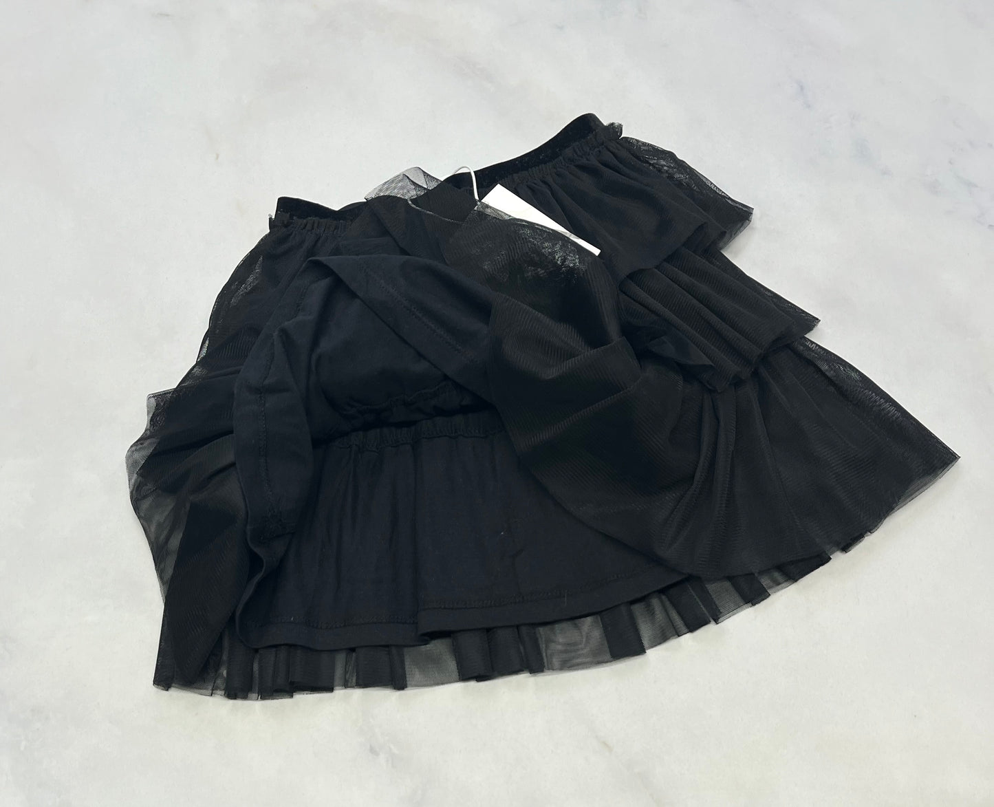 Jupe ZARA : fait 8 ans fille neuve .