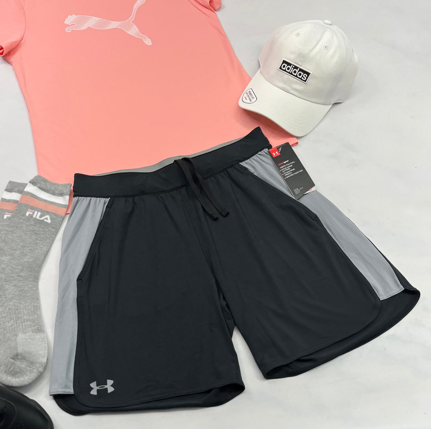 💫 Short : H.Armour tissu de sport extensible de partout dans tout les sens . Gr: SM femme neuve.