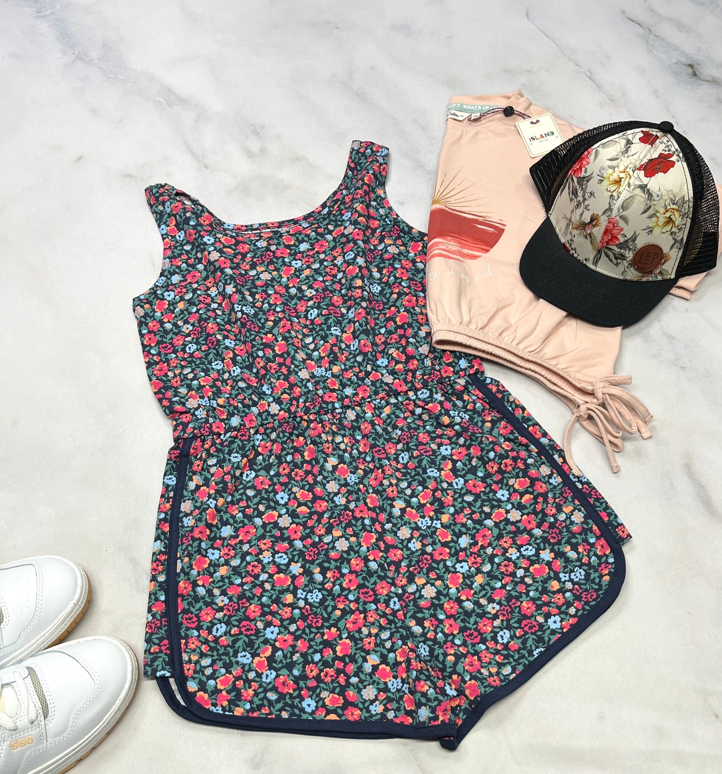 🌺 1 pièce short : fleurit fait 10-12 ans fille  neuf !