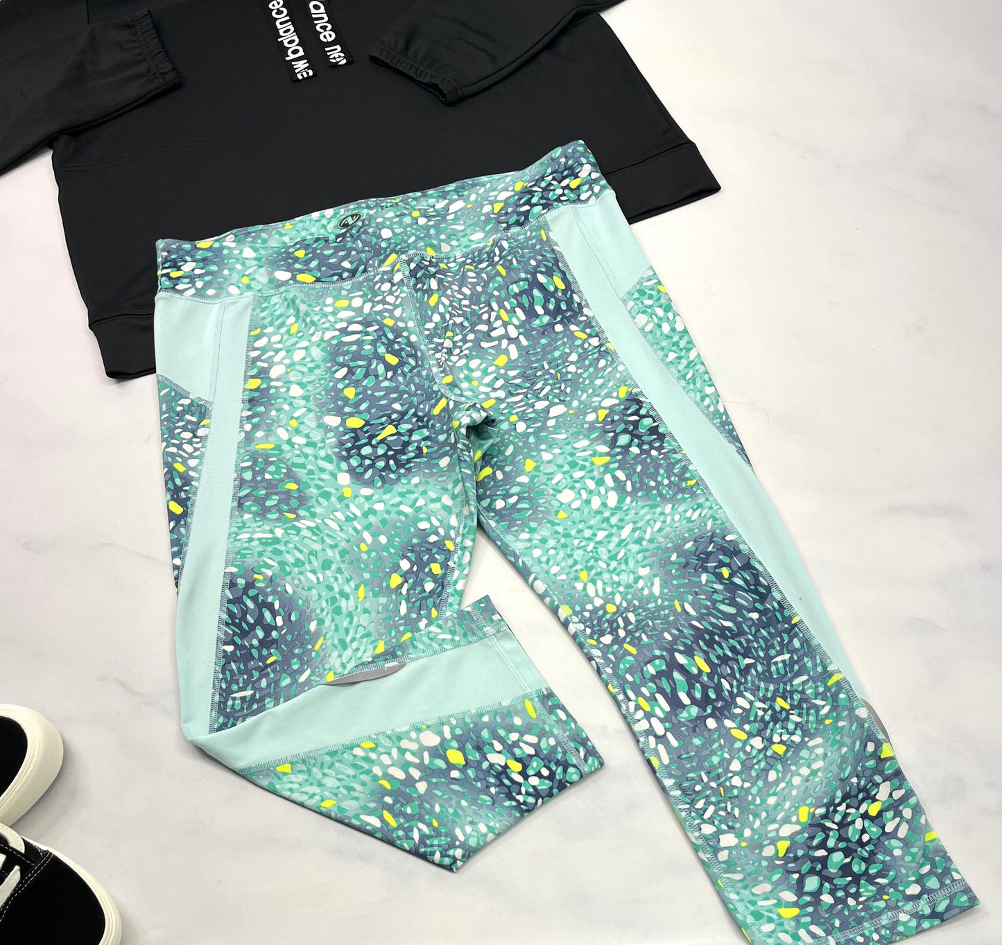 🤩 Solde Capri : Sport XL femme mini micro peu mousseux au toucher . Pas pâli mais un micro point .
