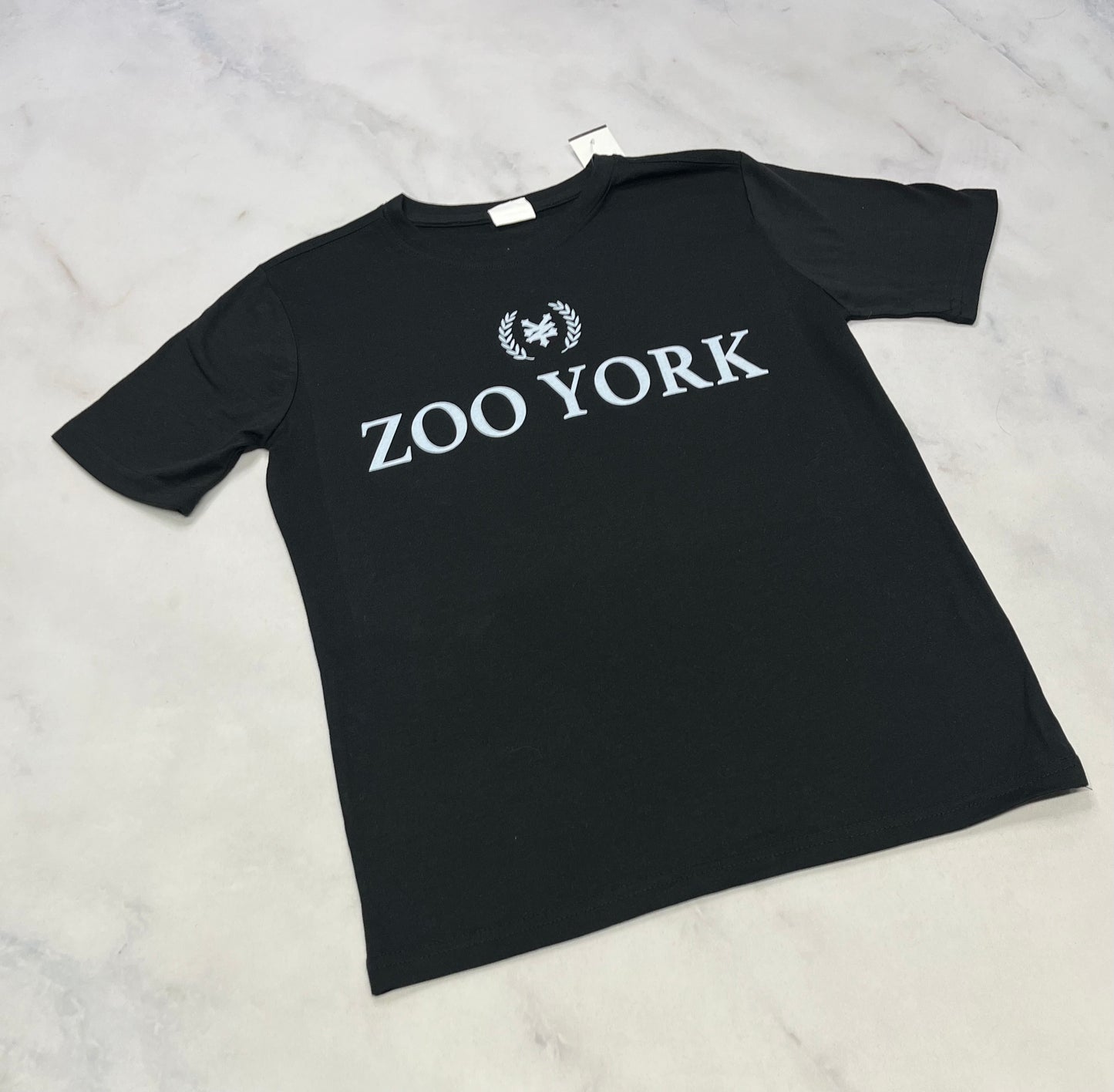 SOLDE: t-Shirt Zoo.Y . Neuf mais ombrage flou d’impression. 10-12 ans