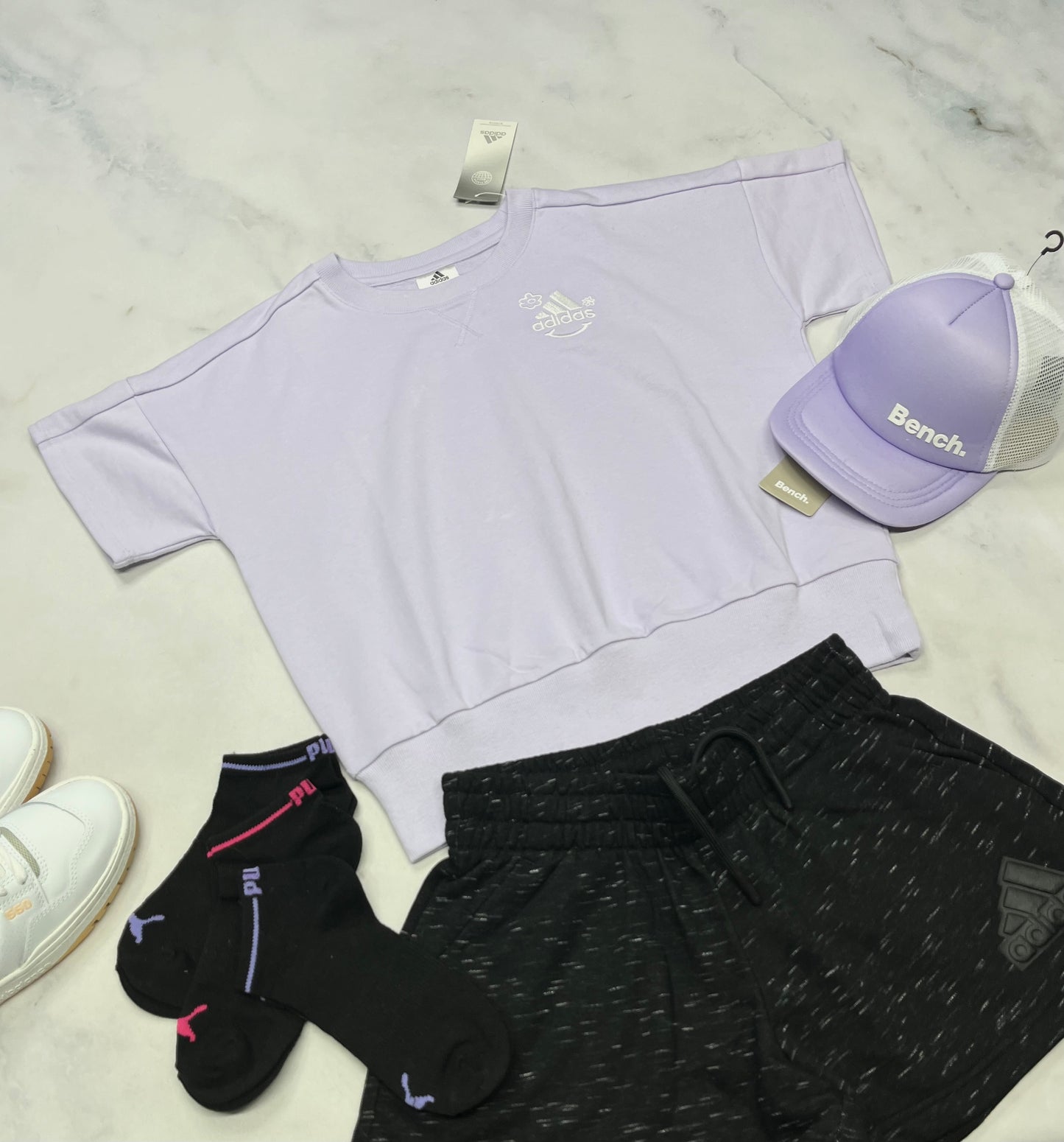 😍Ouaté Lilas : Adidas manche courte neuf ! 10-12 ans fille coupe lousse tendance . Bog photo encore + beau en vrai .