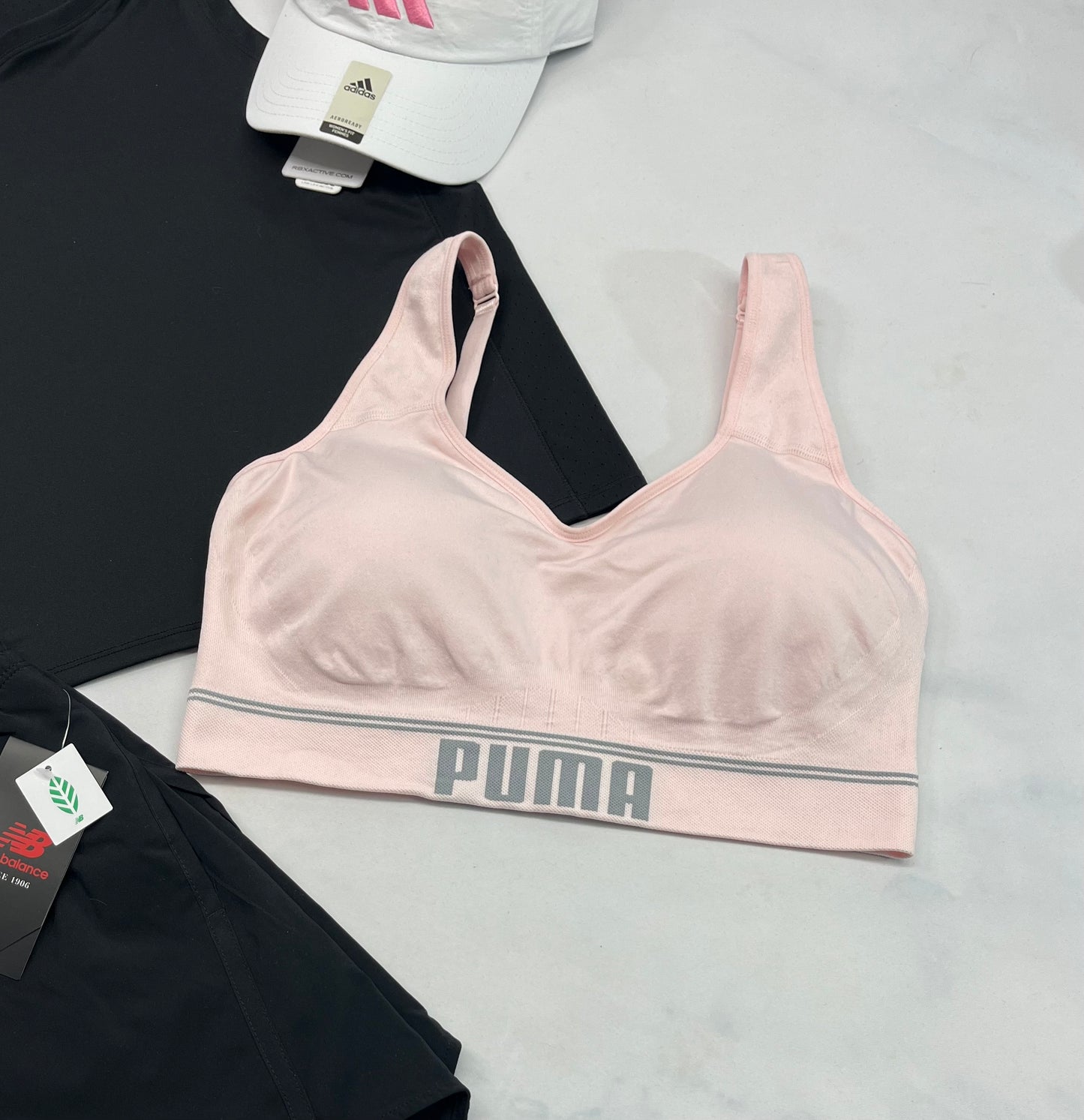 💕 Top : sport PUMA avec bretelles ajustable ( option de les croisés au dos ). Pad amovible .neuf !