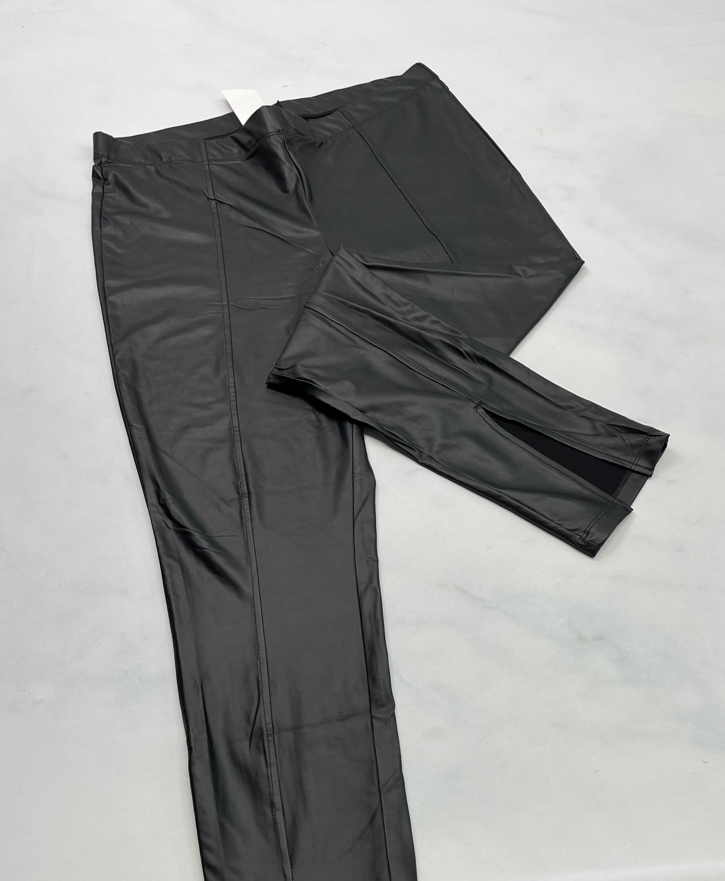 Skinny leg effet cuir : Noir mât . Fente au bas superbe . Stretch de partout . XL/ femme neuf!