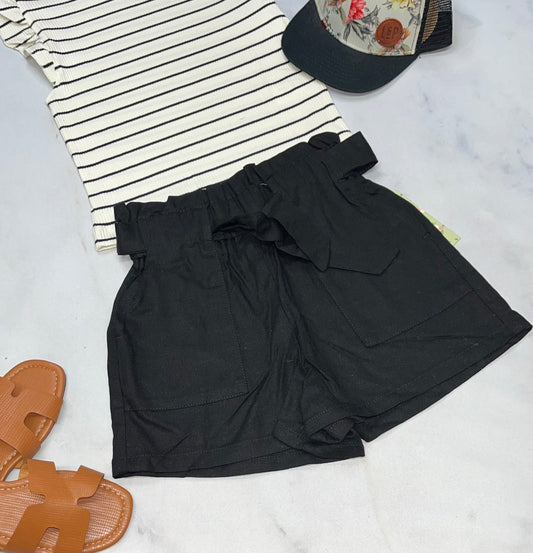🌺 Short  noir look lin : taille haute élastique . Molle confo . S’enfile comme un leg. Sans bouton. 7-8 ans fille neuve !