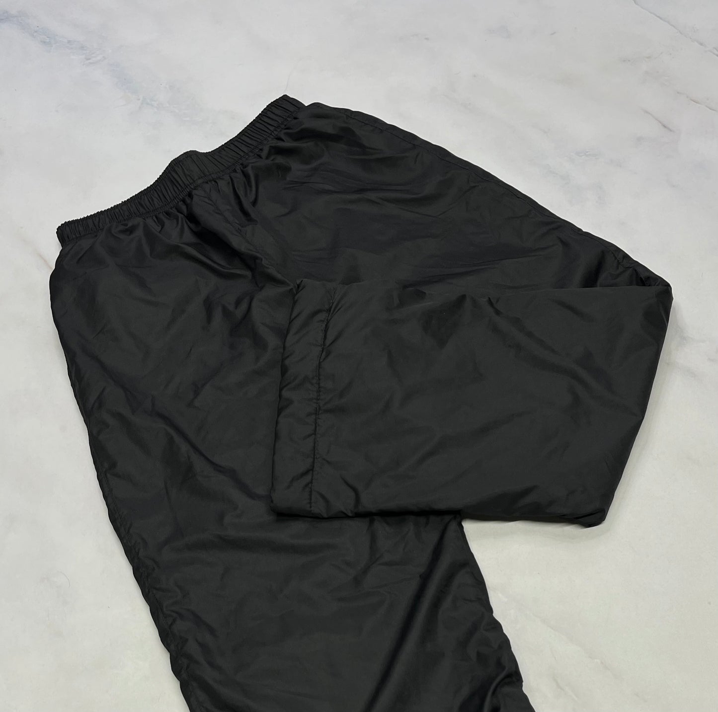 Pantalon : d’extérieur doublé  en polar chaud / doux . Comme neuf ! Taille fait 12-13ans garçon ( longueur fait 10-12 ans ) pour petit en grandeur .