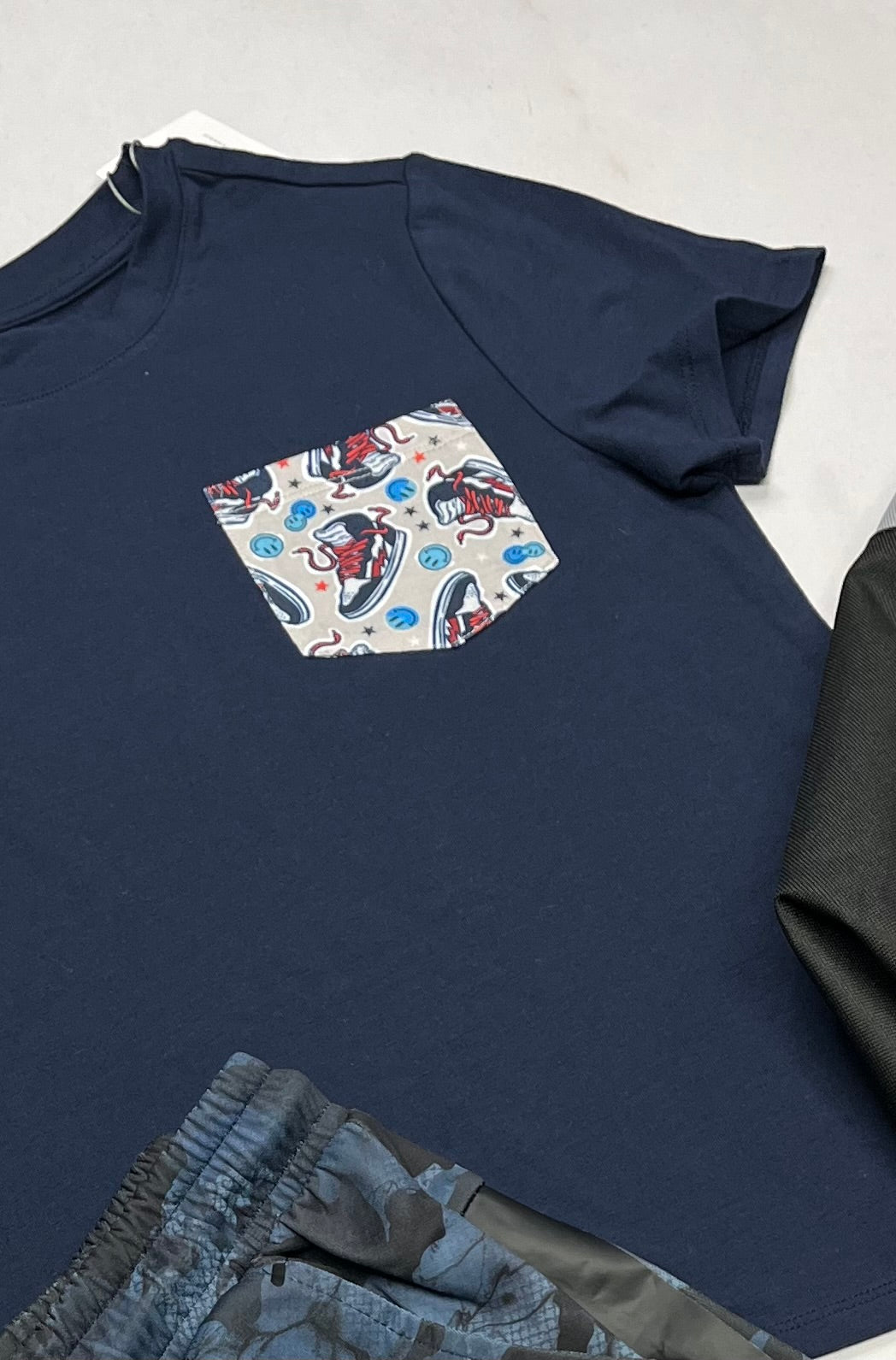 🤩 Manche courte : en beau coton stretch fait 7 ans garçon neuf !