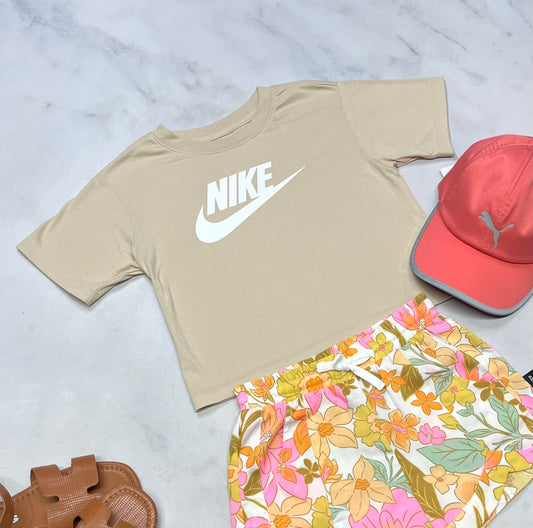 🌼 Nike : Manche courte +6 ans fille neuf ! Couleur tendance