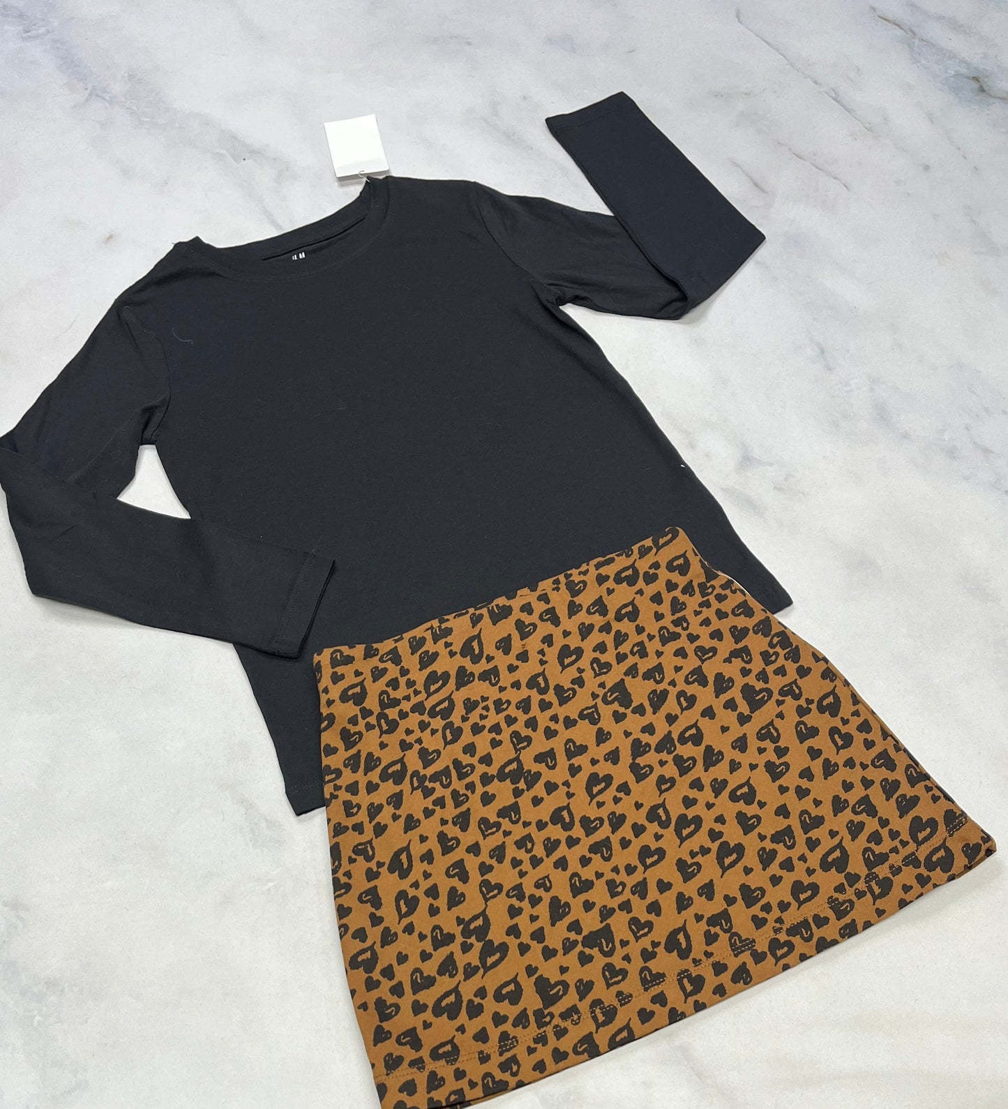 Duo neuf ! Manche longue noir coton confo 6x-7 ans + jupe molle 6x neuve .