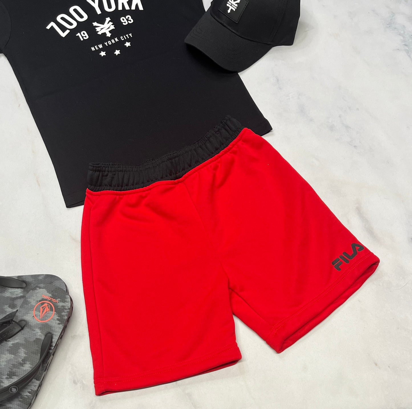 🤩 Short Fila : rouge 5-6 ans garçon coupe confo . Neuve ! Tissu de sport plus épais mais souple .